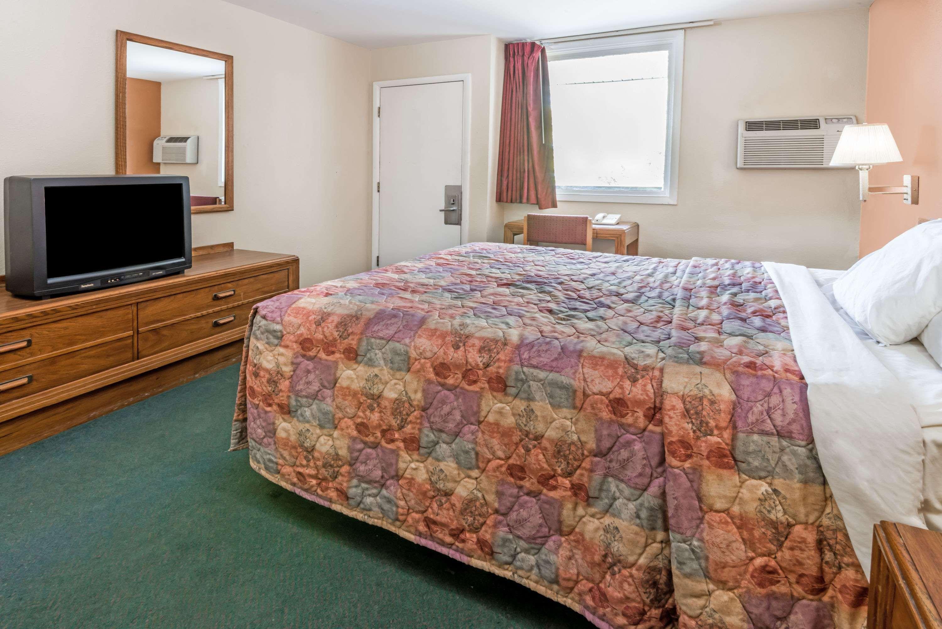 Days Inn By Wyndham Henrietta/Rochester Area Buitenkant foto