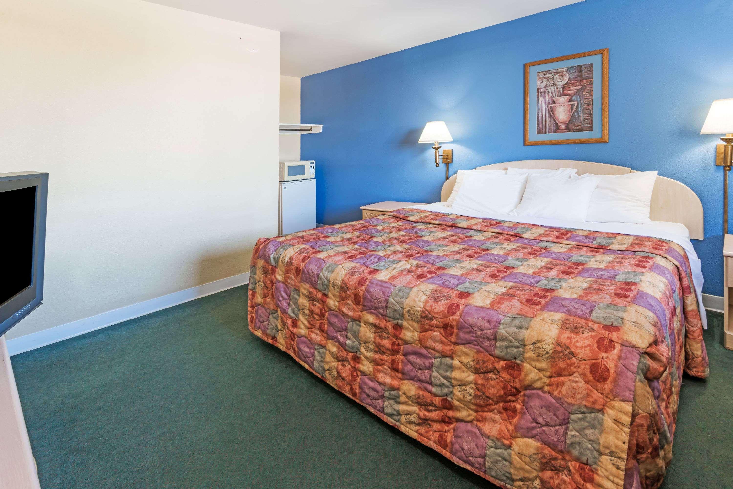 Days Inn By Wyndham Henrietta/Rochester Area Buitenkant foto