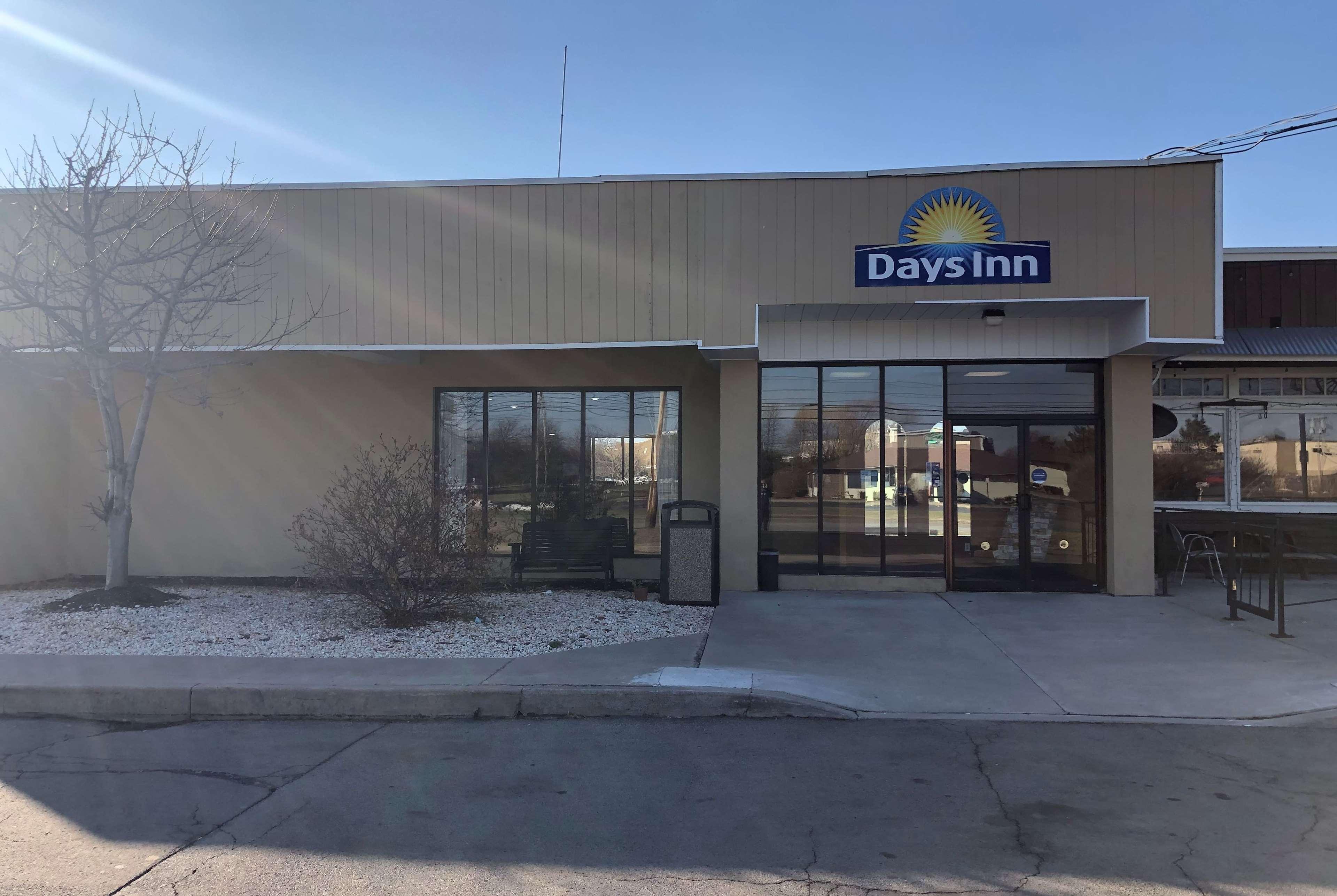 Days Inn By Wyndham Henrietta/Rochester Area Buitenkant foto