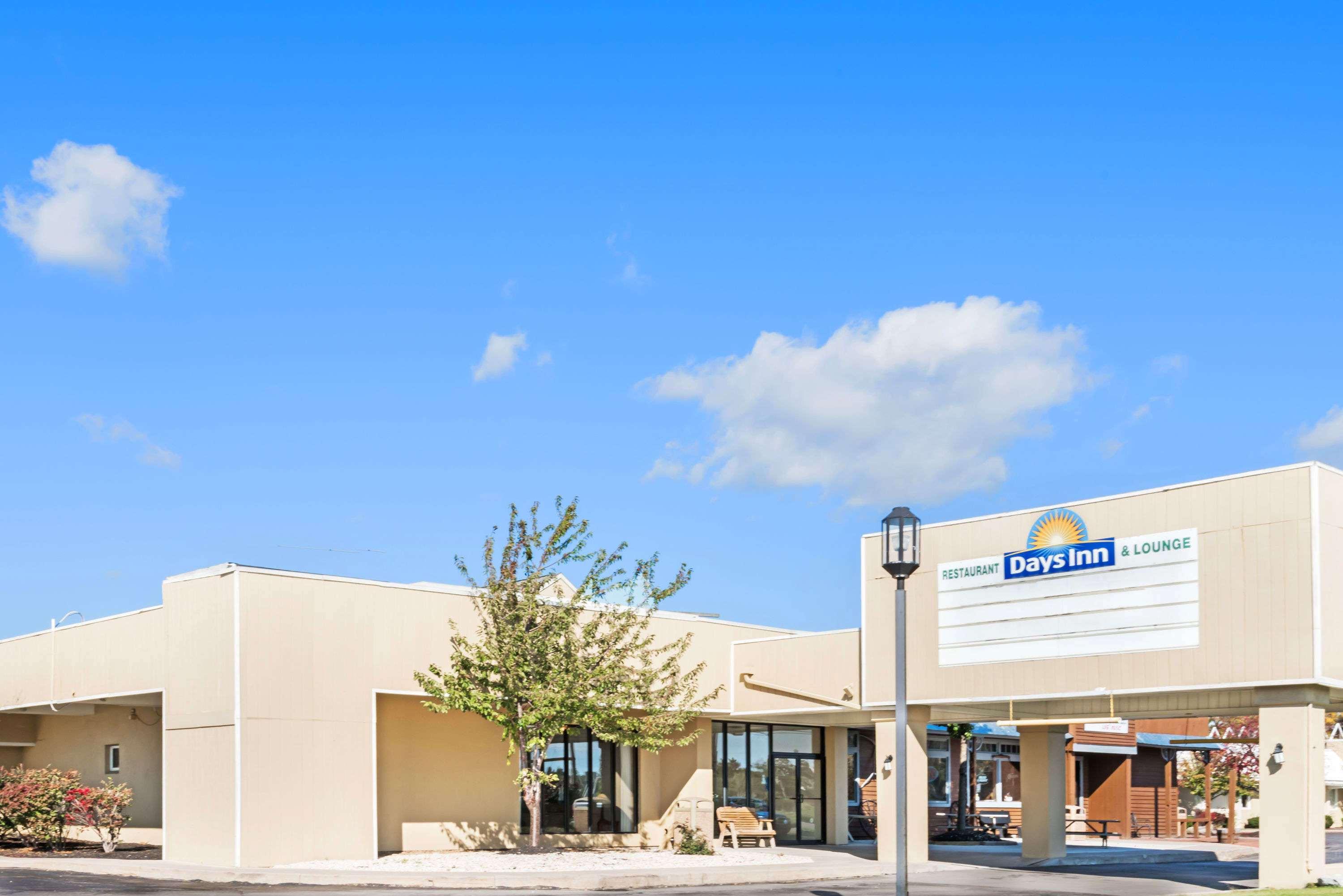 Days Inn By Wyndham Henrietta/Rochester Area Buitenkant foto
